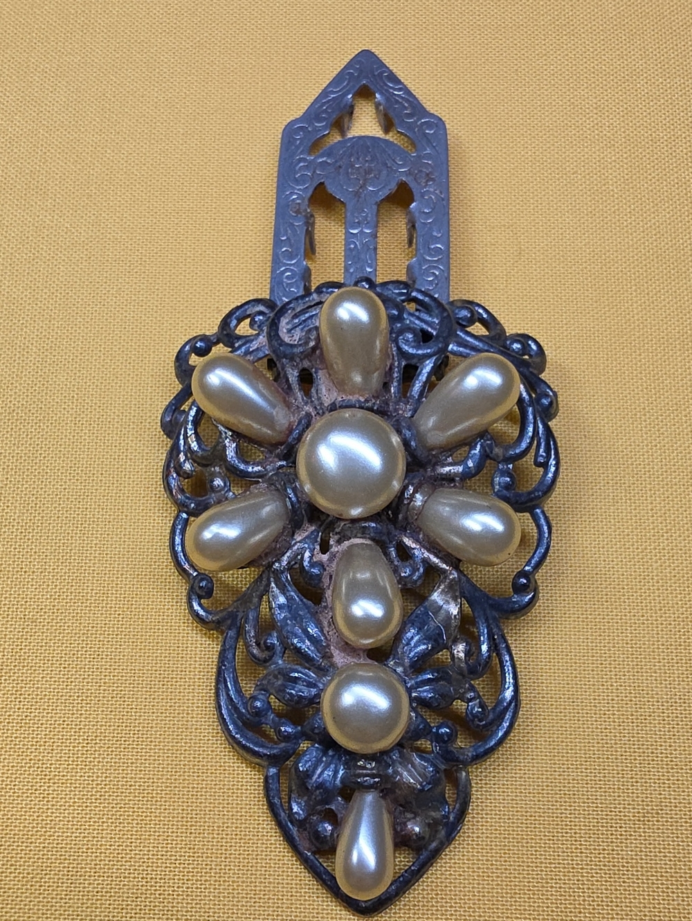 Vintage 1930s Art Deco Little Nemo Faux Pearl Dress Clip LN/25 Pot Metal